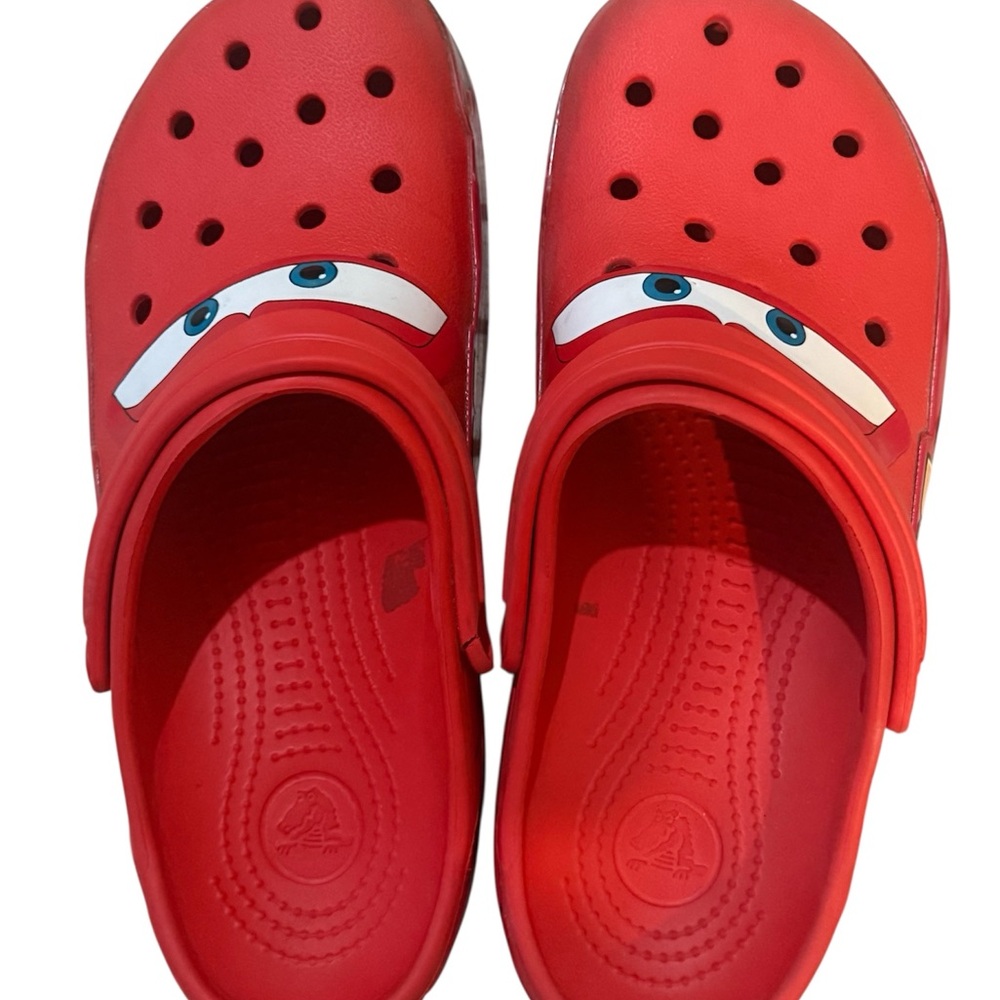 Red Lightning McQueen crocs - Picture 2 of 3